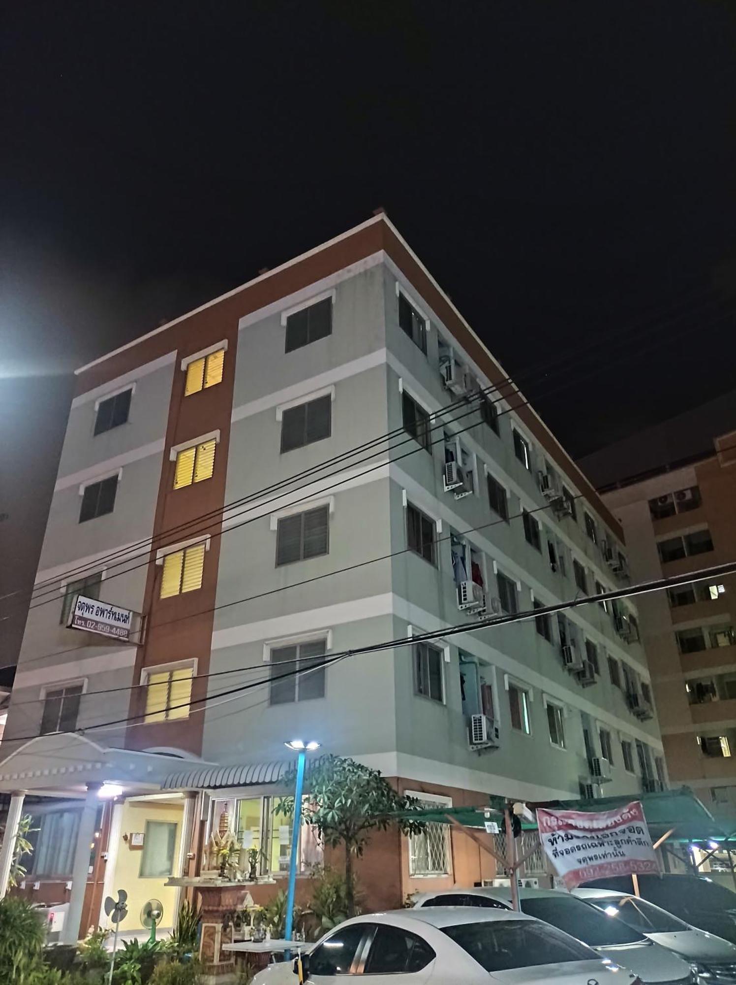 Jatuporn A1 Apartamento Pathum Thani Exterior foto